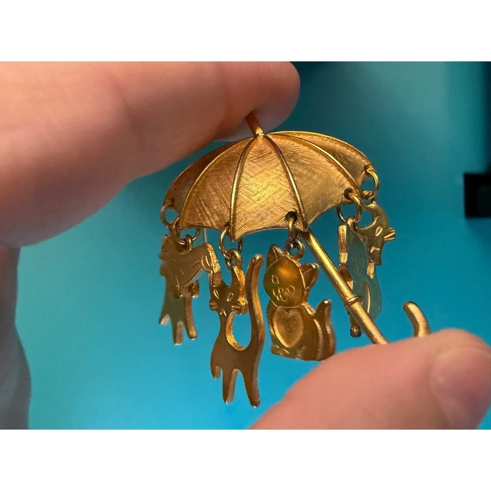 Vintage Raining Cats and Dogs Umbrella Brooch Gold Tone Moving Dangle Charm Pin